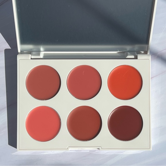 Iconic London Multi-Use Lip & Cheek Palette - Picture 2 of 4